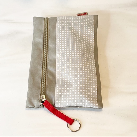 Swiss Travel Flight Toiletry Bag Kit - Picture 3 of 11